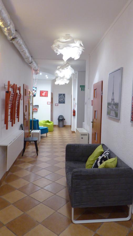 Flyfly , Darmowy Parking , Rezerwuj Przez Urzadzenia Mobilne -10 Procent * Wrocław